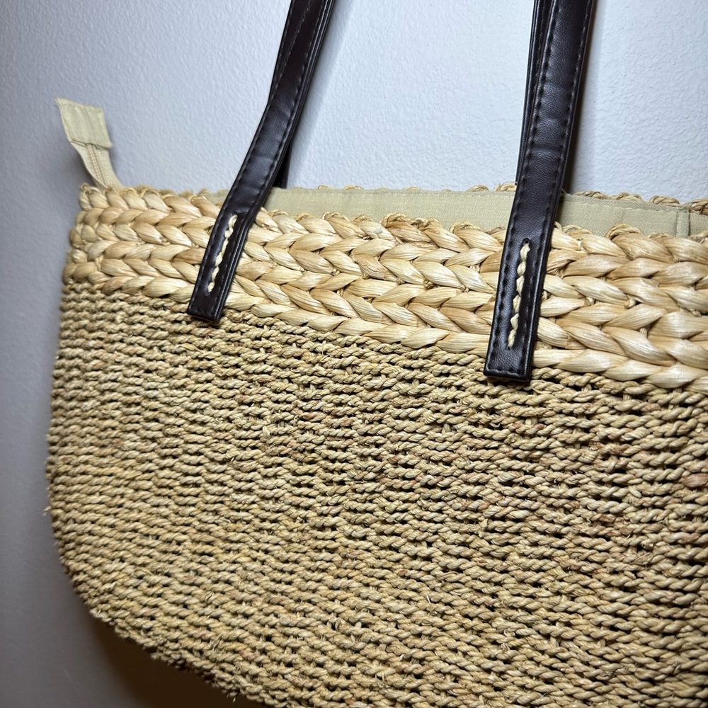 Chic Tan Woven Shoulder Bag with Brown Straps - Picture 5 of 8